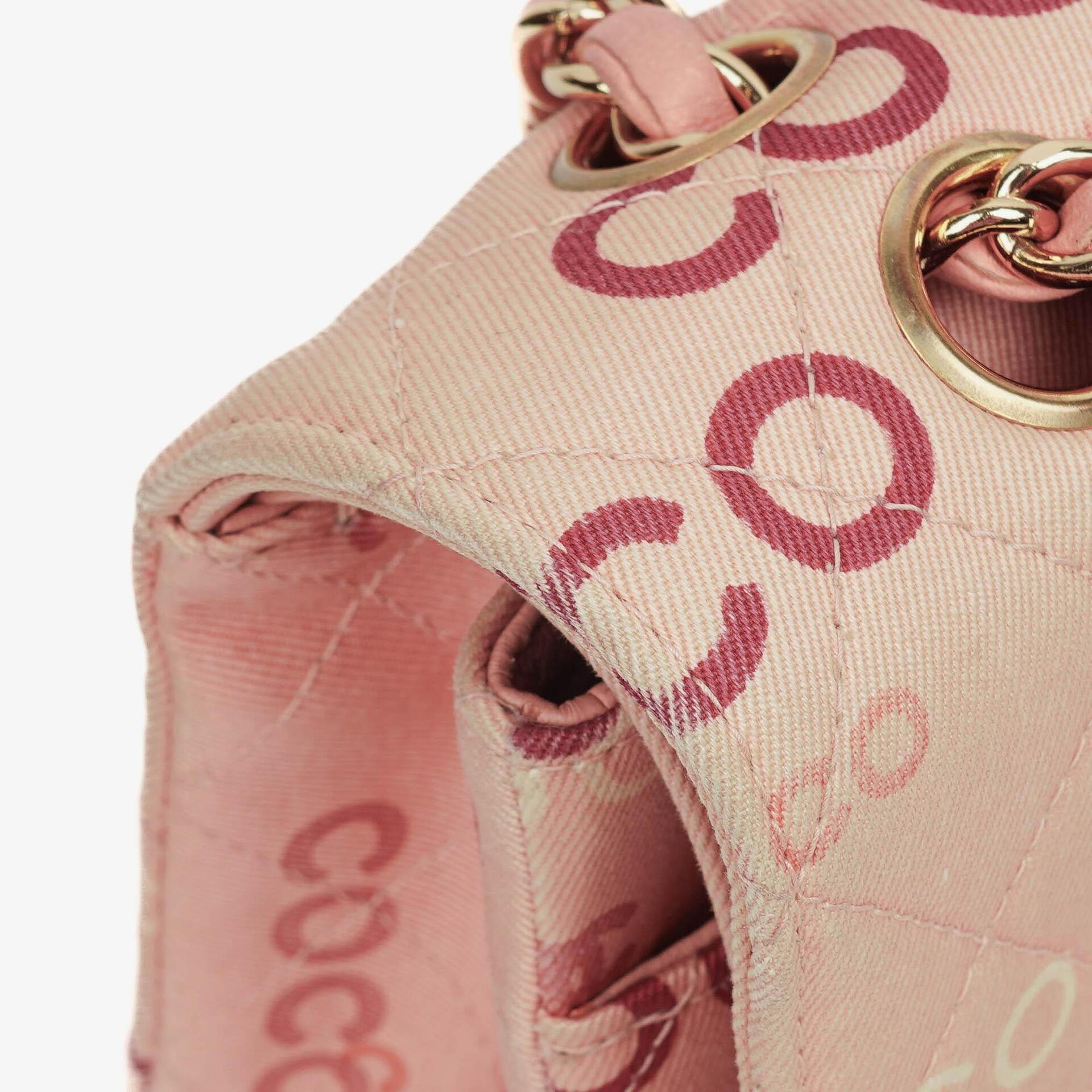 Chanel COCO Print Medium Classic Double Flap Tasche mit 24K vergoldeten Beschlägen
