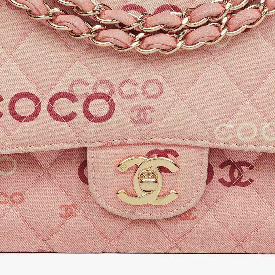 Chanel COCO Print Medium Classic Double Flap Tasche mit 24K vergoldeten Beschlägen