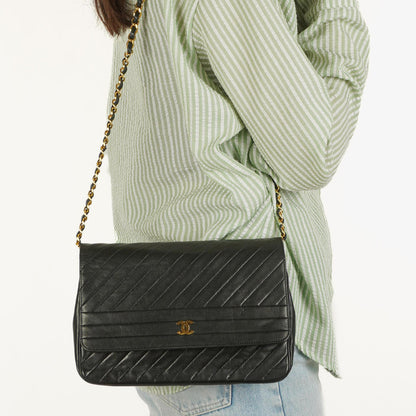 Chanel Diagonal Medium Classic Single Flap Tasche aus schwarzem gestepptem Lammleder mit 24K vergoldeter Hardware