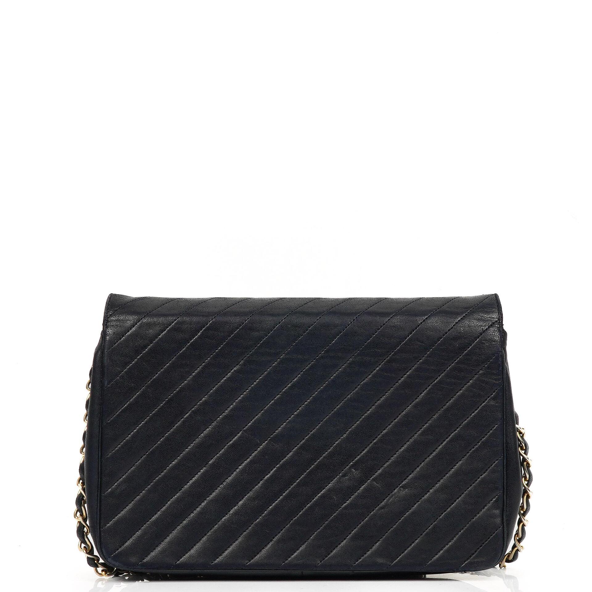 Chanel Diagonal Medium Classic marineblau gestepptes Lammleder Single Flap Bag mit 24K goldplattierten Beschlägen