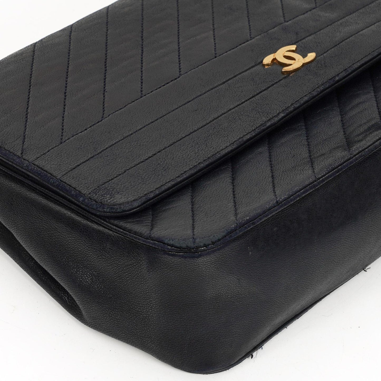 Chanel Diagonal Medium Classic marineblau gestepptes Lammleder Single Flap Bag mit 24K goldplattierten Beschlägen
