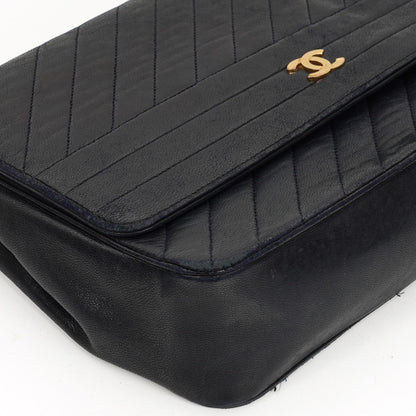 Chanel Diagonal Medium Classic marineblau gestepptes Lammleder Single Flap Bag mit 24K goldplattierten Beschlägen