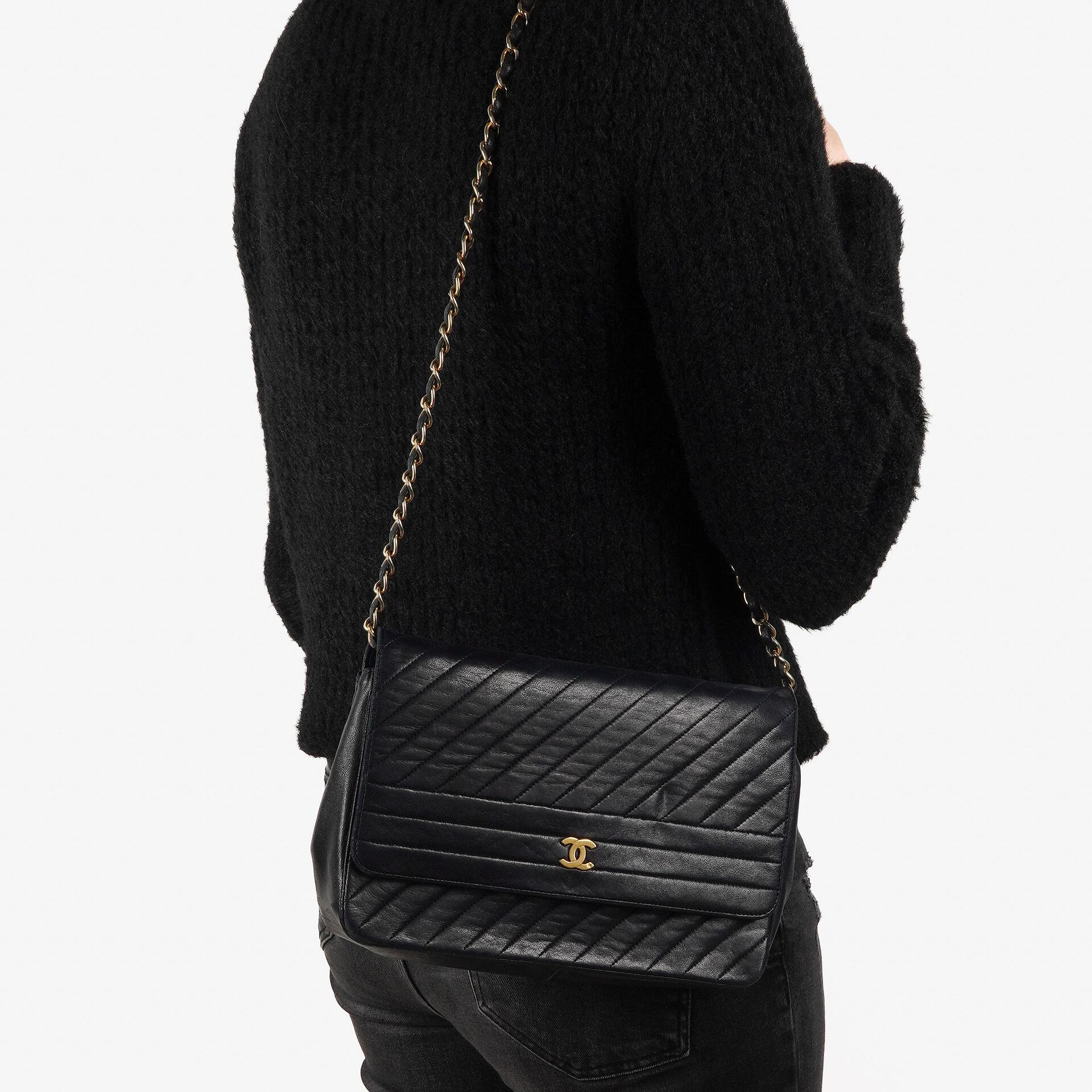 Chanel Diagonal Medium Classic marineblau gestepptes Lammleder Single Flap Bag mit 24K goldplattierten Beschlägen