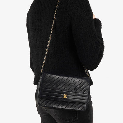 Chanel Diagonal Medium Classic marineblau gestepptes Lammleder Single Flap Bag mit 24K goldplattierten Beschlägen