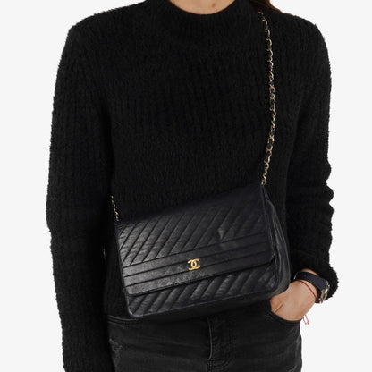 Chanel Diagonal Medium Classic marineblau gestepptes Lammleder Single Flap Bag mit 24K goldplattierten Beschlägen