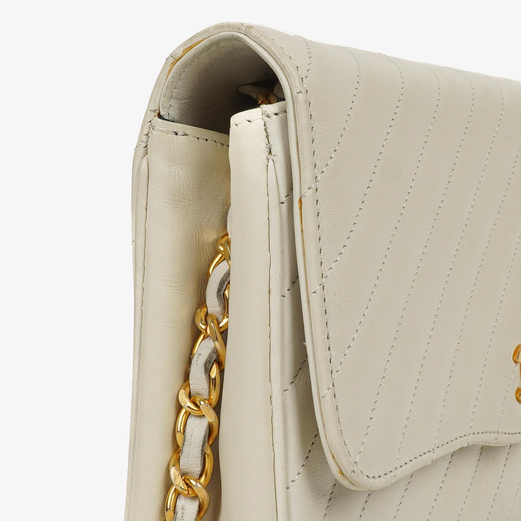 Chanel Small Classic Single Flap Tasche aus diagonal gestepptem Lammleder mit 24K vergoldeten Beschlägen