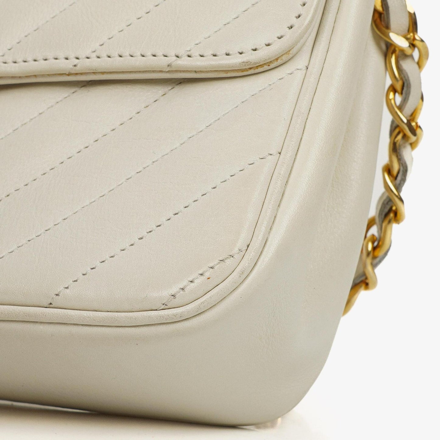 Chanel Small Classic Single Flap Tasche aus diagonal gestepptem Lammleder mit 24K vergoldeten Beschlägen