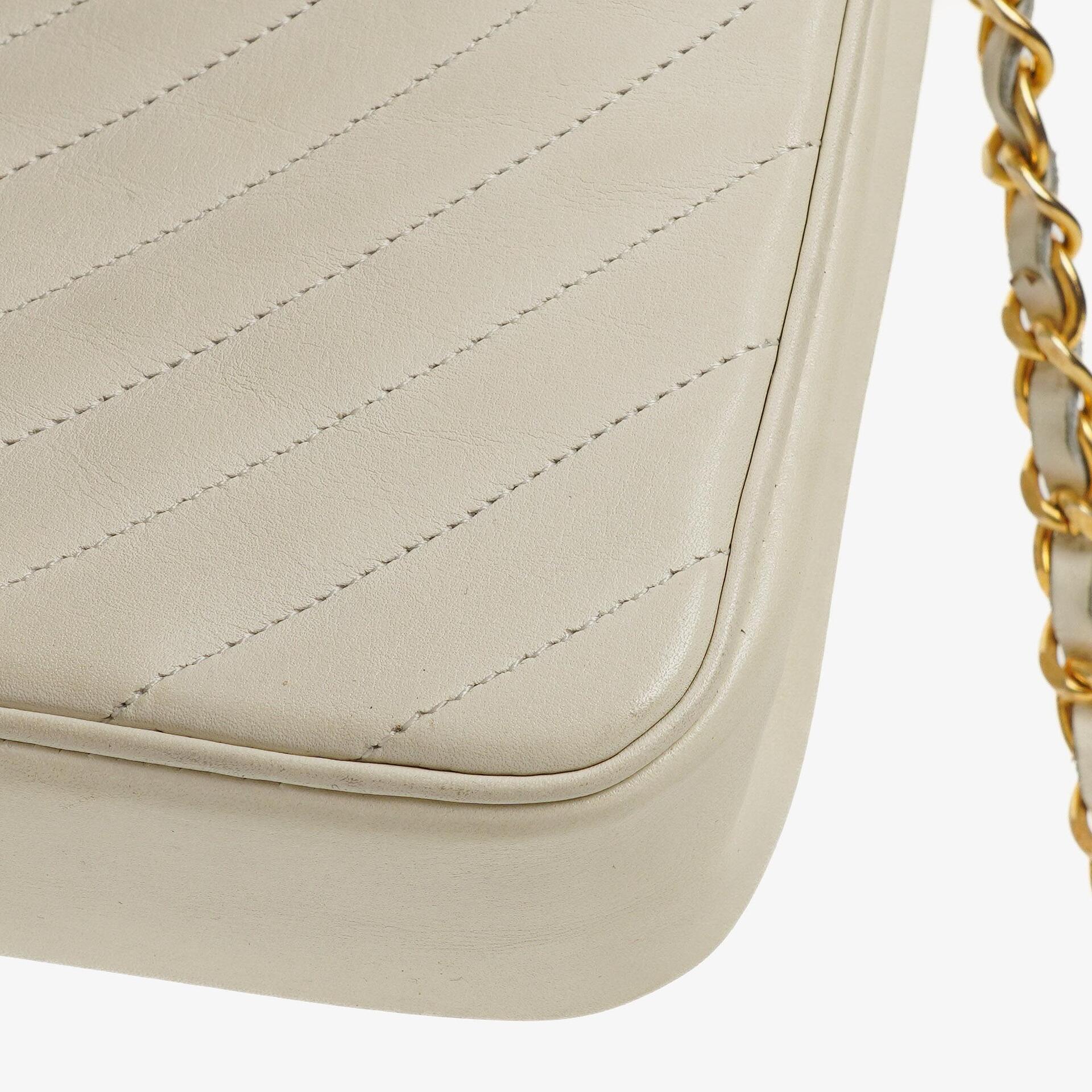 Chanel Small Classic Single Flap Tasche aus diagonal gestepptem Lammleder mit 24K vergoldeten Beschlägen