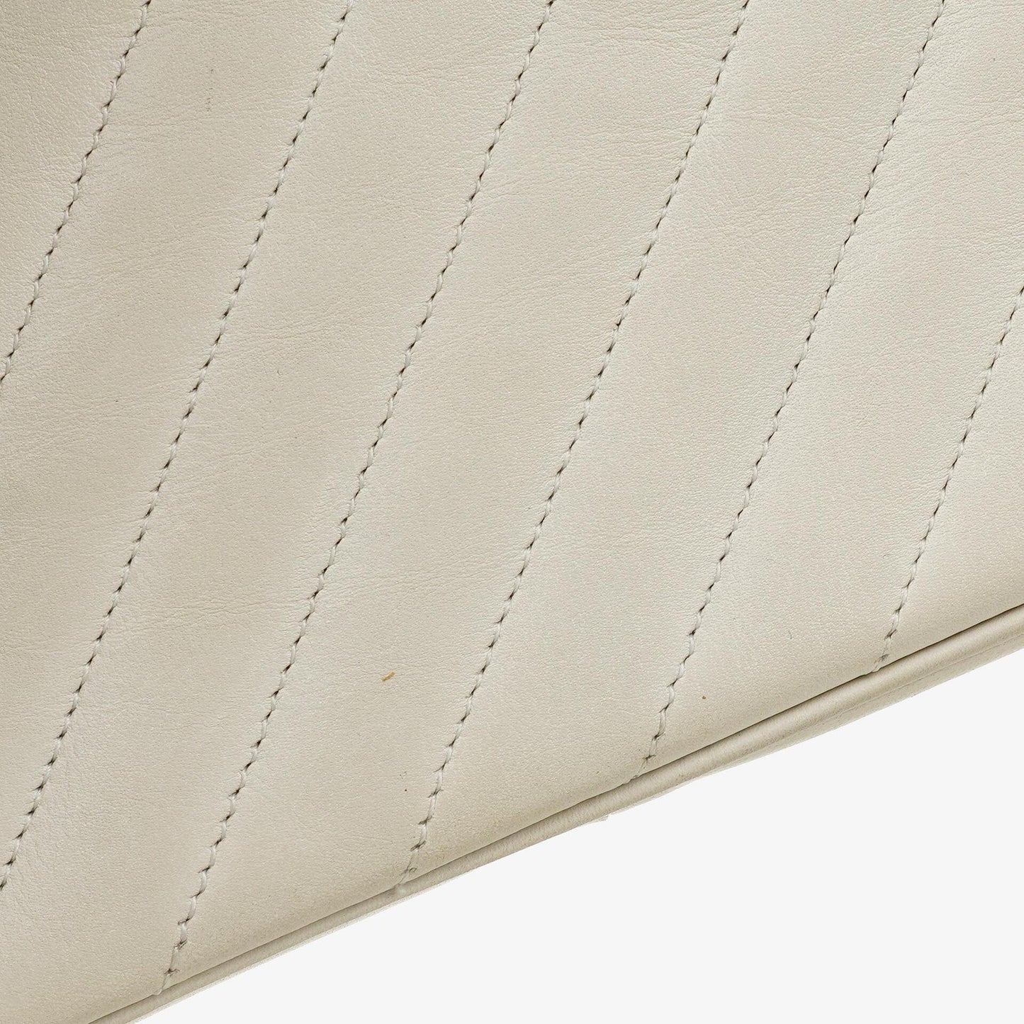 Chanel Small Classic Single Flap Tasche aus diagonal gestepptem Lammleder mit 24K vergoldeten Beschlägen