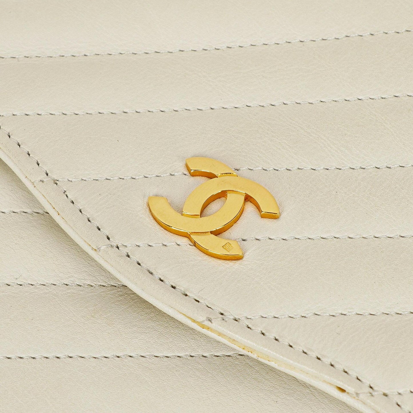 Chanel Small Classic Single Flap Tasche aus diagonal gestepptem Lammleder mit 24K vergoldeten Beschlägen