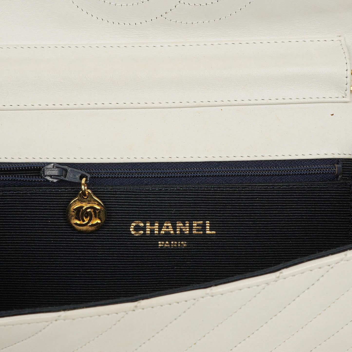 Chanel Small Classic Single Flap Tasche aus diagonal gestepptem Lammleder mit 24K vergoldeten Beschlägen