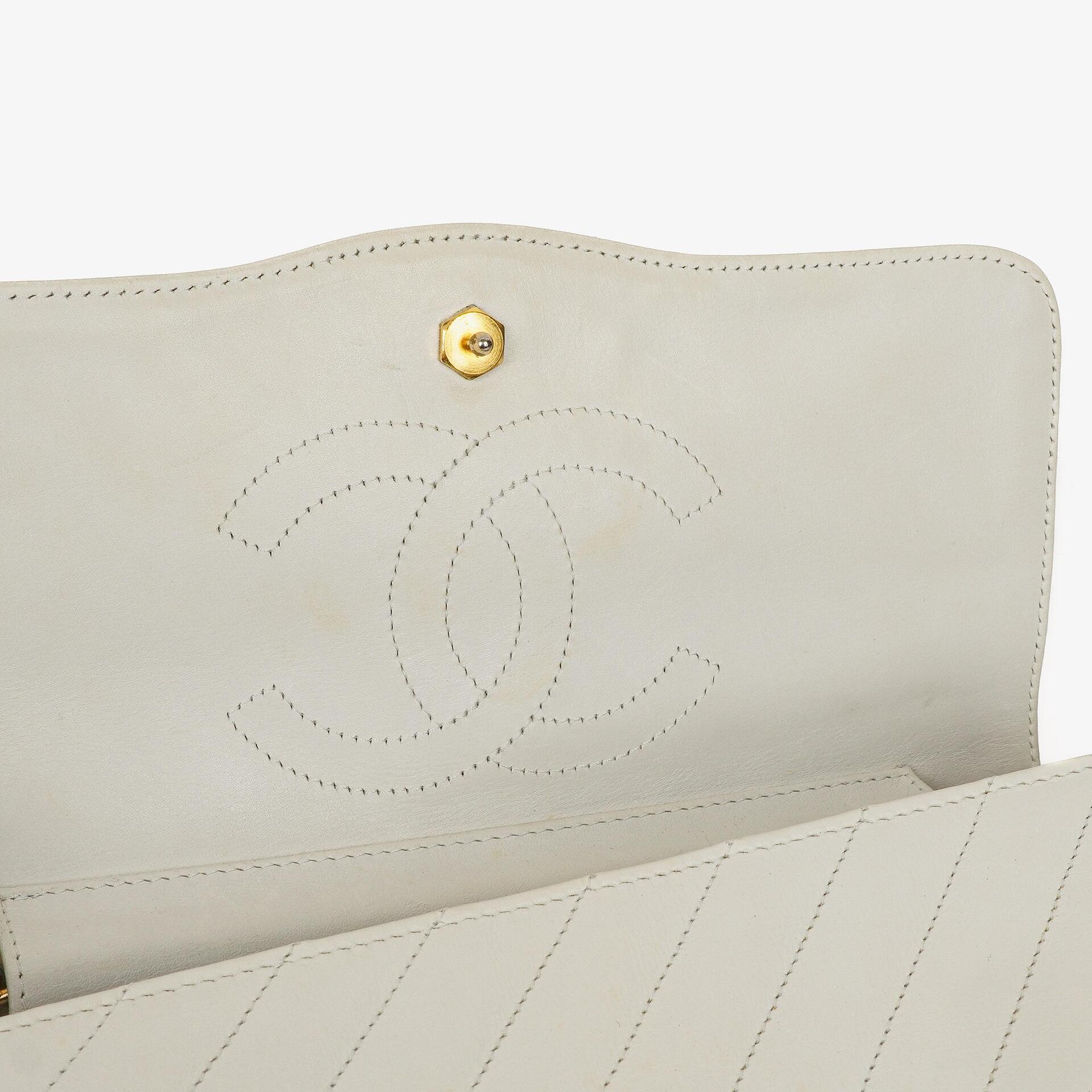 Chanel Small Classic Single Flap Tasche aus diagonal gestepptem Lammleder mit 24K vergoldeten Beschlägen