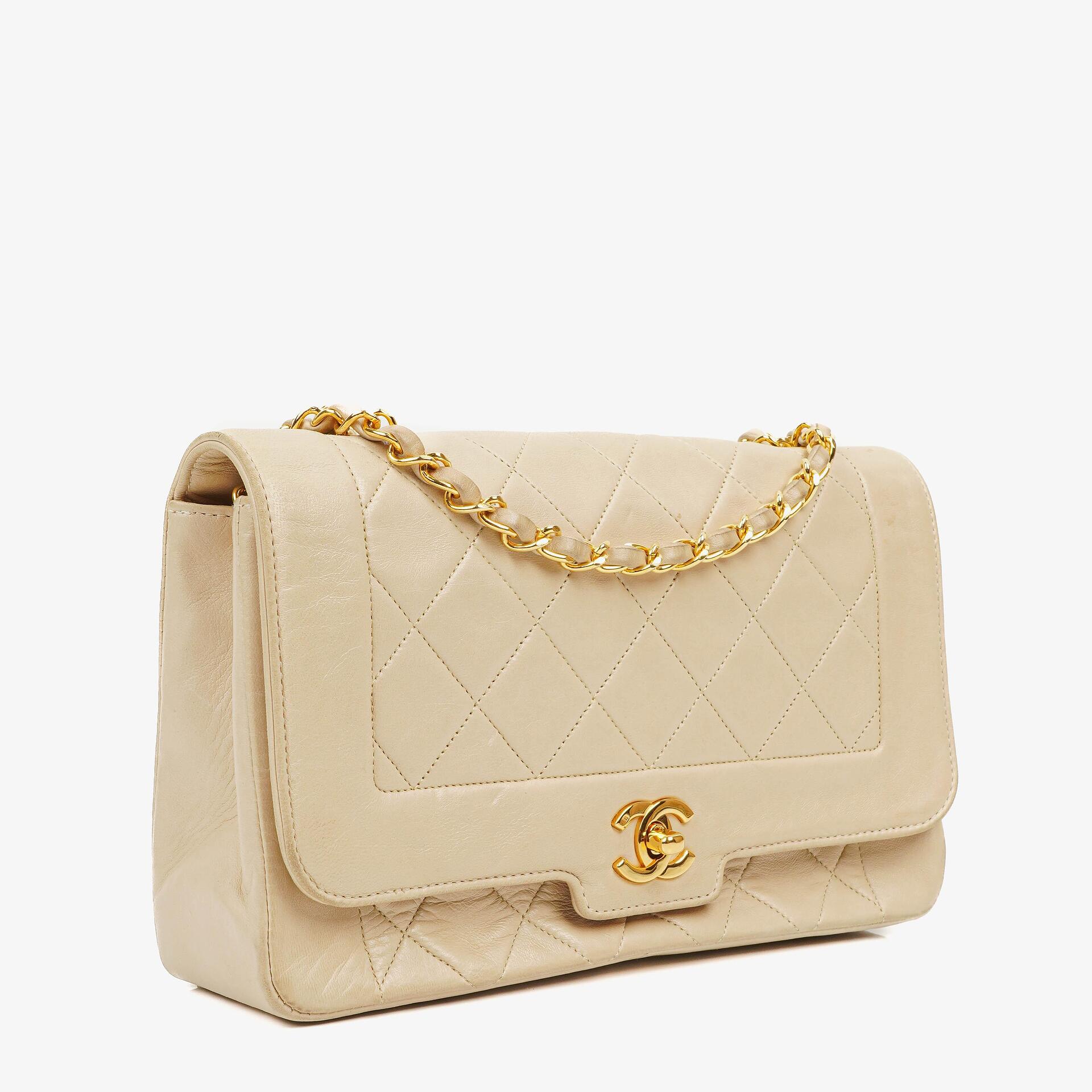 Chanel Diana Vintage Medium Flap Bag aus beigem gestepptem Lammleder mit 24K vergoldeten Beschlägen