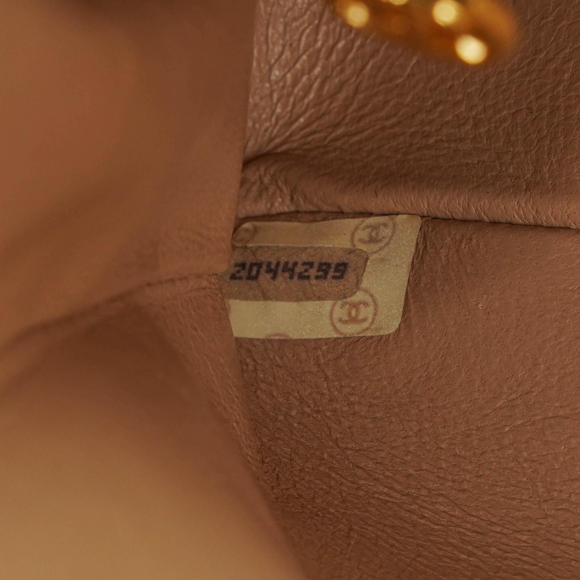 Chanel Diana Vintage Medium Flap Bag aus beigem gestepptem Lammleder mit 24K vergoldeten Beschlägen