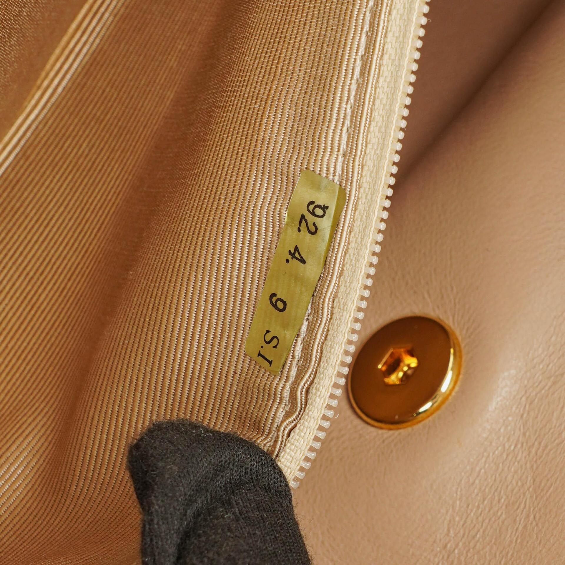 Chanel Diana Vintage Medium Flap Bag aus beigem gestepptem Lammleder mit 24K vergoldeten Beschlägen