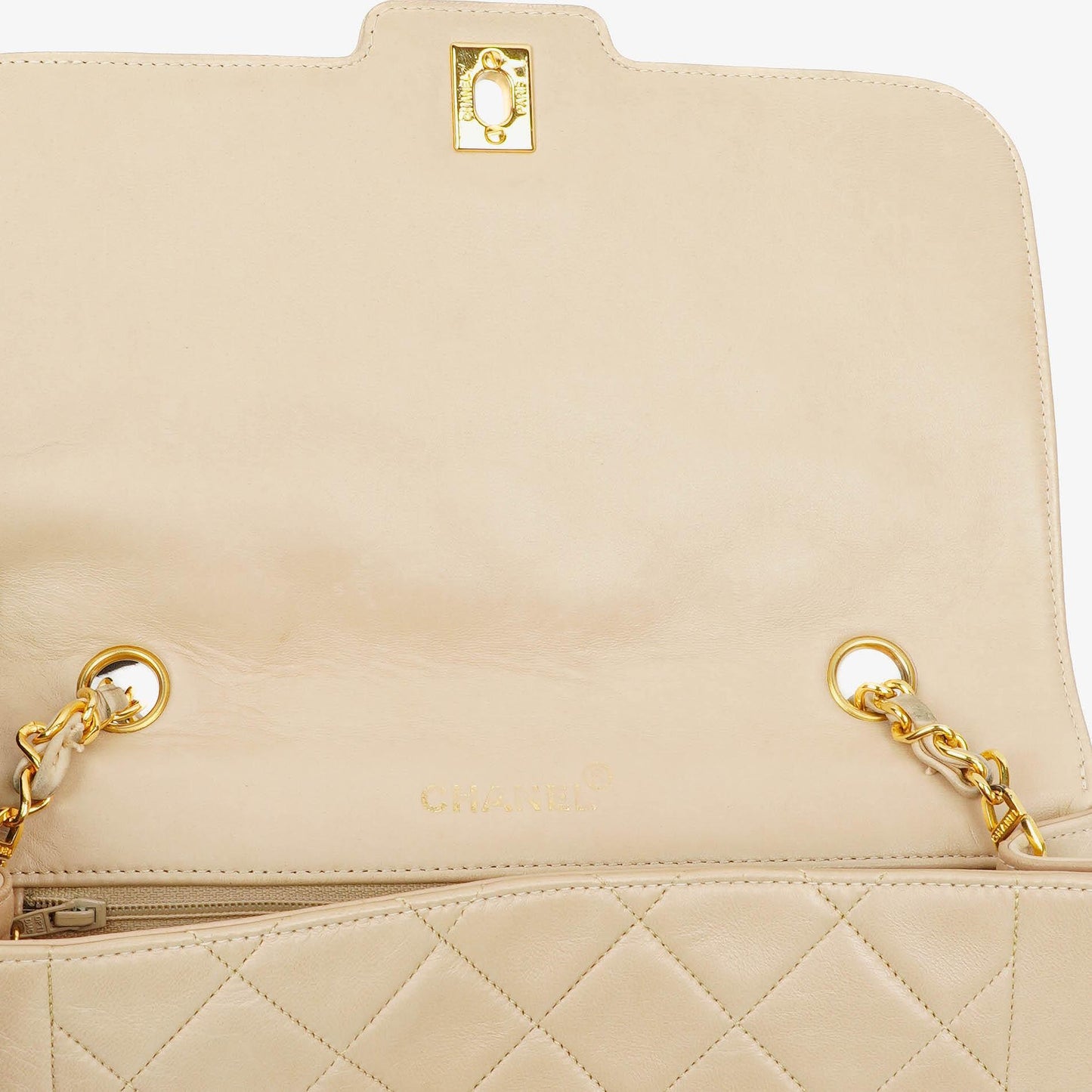 Chanel Diana Vintage Medium Flap Bag aus beigem gestepptem Lammleder mit 24K vergoldeten Beschlägen