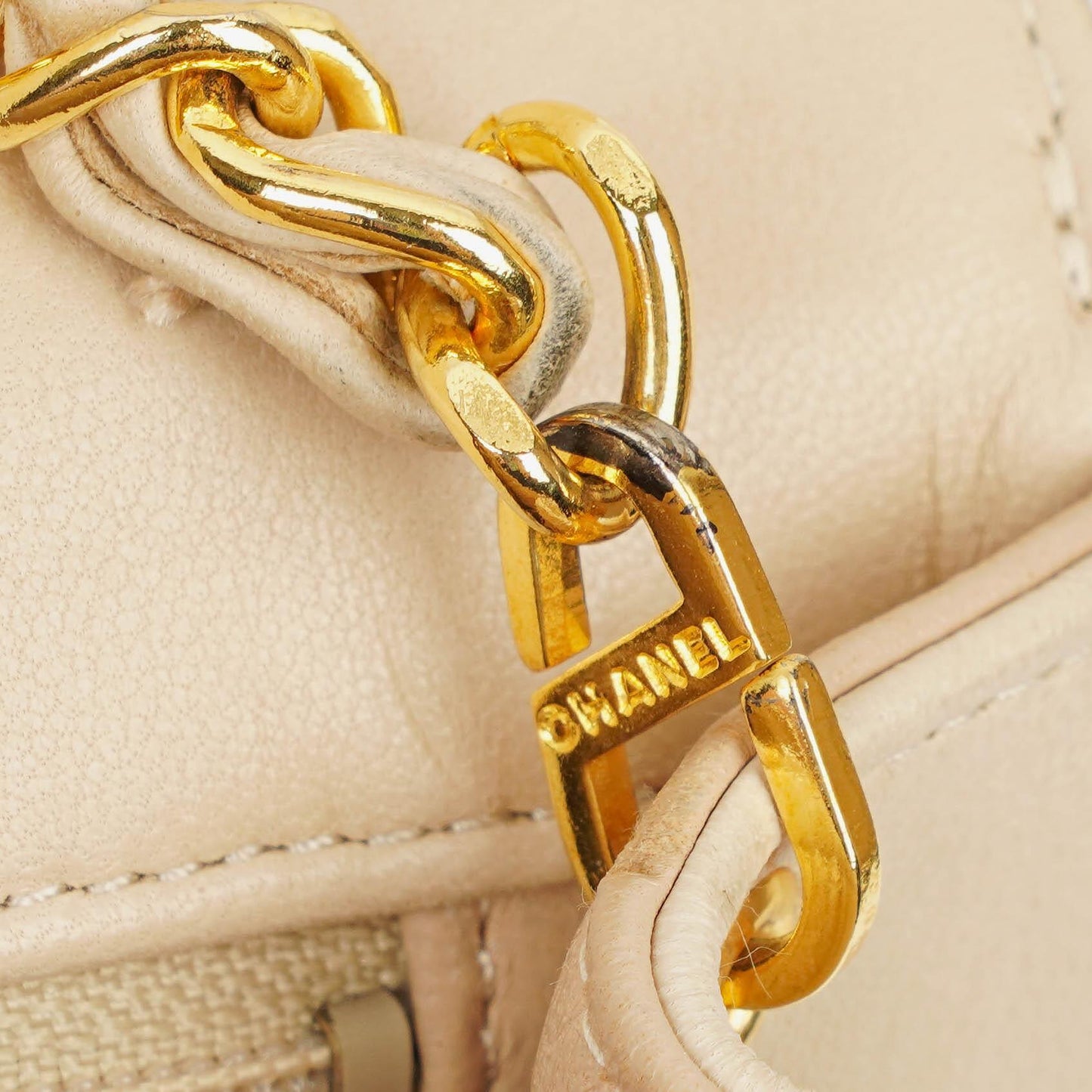 Chanel Diana Vintage Medium Flap Bag aus beigem gestepptem Lammleder mit 24K vergoldeten Beschlägen