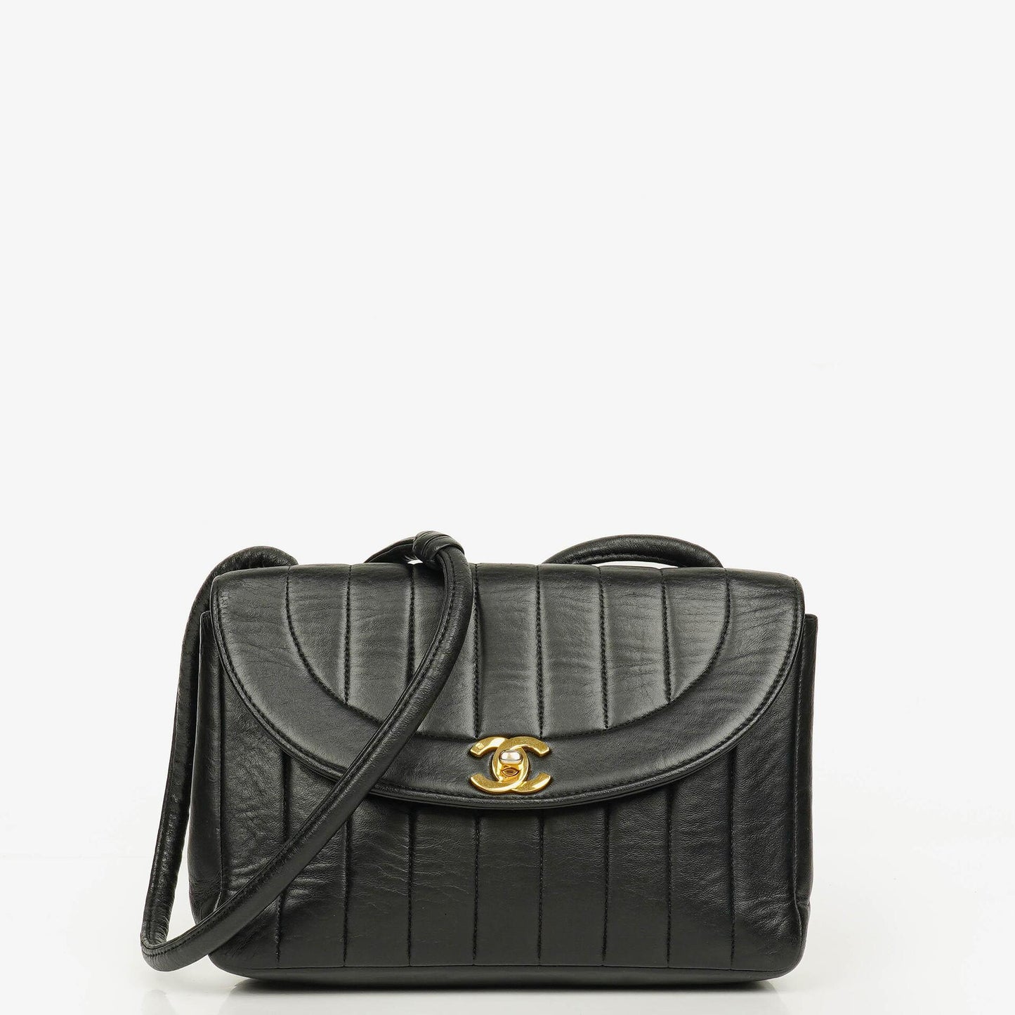 Chanel Diana Single Flap Tasche aus schwarzem vertikal gestepptem Lammleder mit 24K vergoldeter Hardware