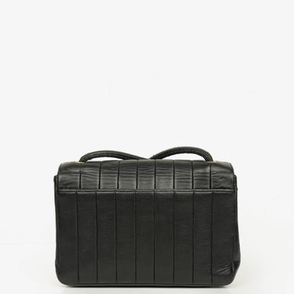 Chanel Diana Single Flap Tasche aus schwarzem vertikal gestepptem Lammleder mit 24K vergoldeter Hardware