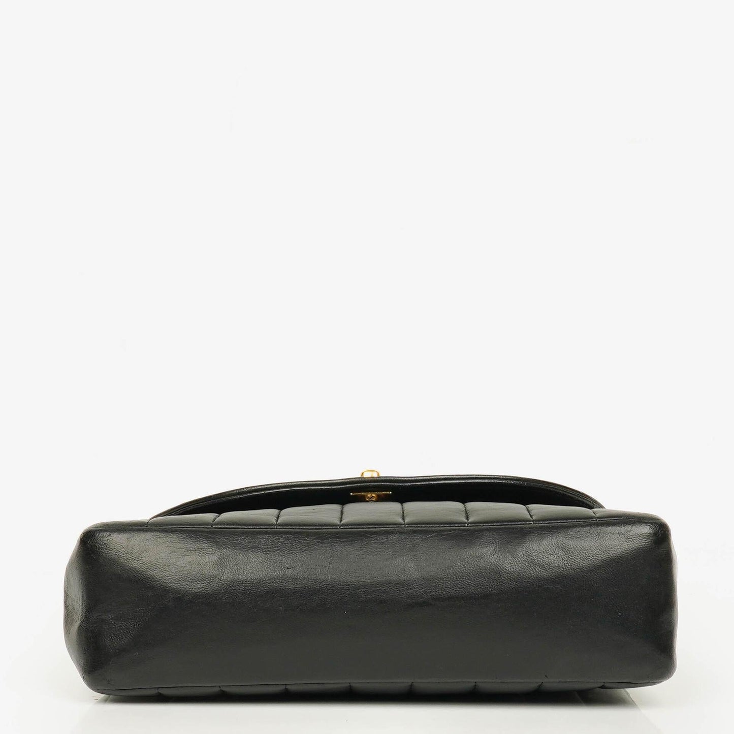 Chanel Diana Single Flap Tasche aus schwarzem vertikal gestepptem Lammleder mit 24K vergoldeter Hardware