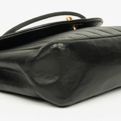 Chanel Diana Single Flap Tasche aus schwarzem vertikal gestepptem Lammleder mit 24K vergoldeter Hardware