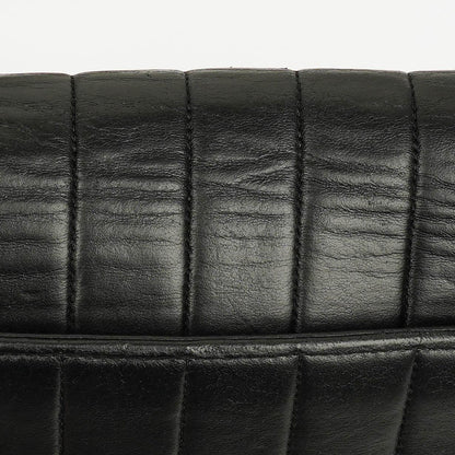 Chanel Diana Single Flap Tasche aus schwarzem vertikal gestepptem Lammleder mit 24K vergoldeter Hardware