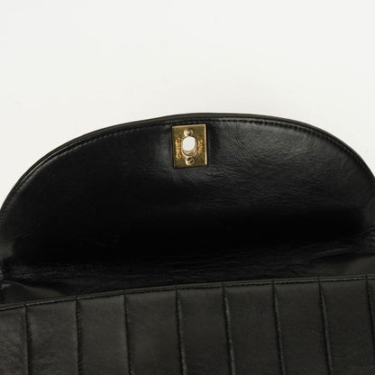 Chanel Diana Single Flap Tasche aus schwarzem vertikal gestepptem Lammleder mit 24K vergoldeter Hardware