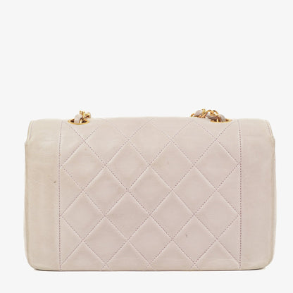 Chanel Diana Vintage Medium Flap Tasche aus gestepptem Lammleder mit 24K vergoldeter Hardware