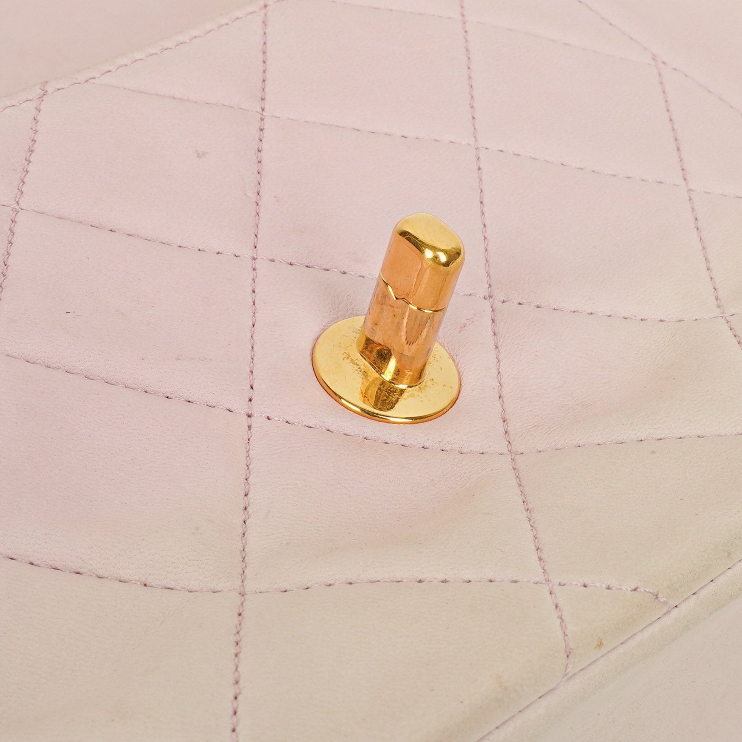 Chanel Diana Vintage Medium Flap Tasche aus gestepptem Lammleder mit 24K vergoldeter Hardware