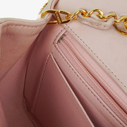 Chanel Diana Vintage Medium Flap Tasche aus gestepptem Lammleder mit 24K vergoldeter Hardware