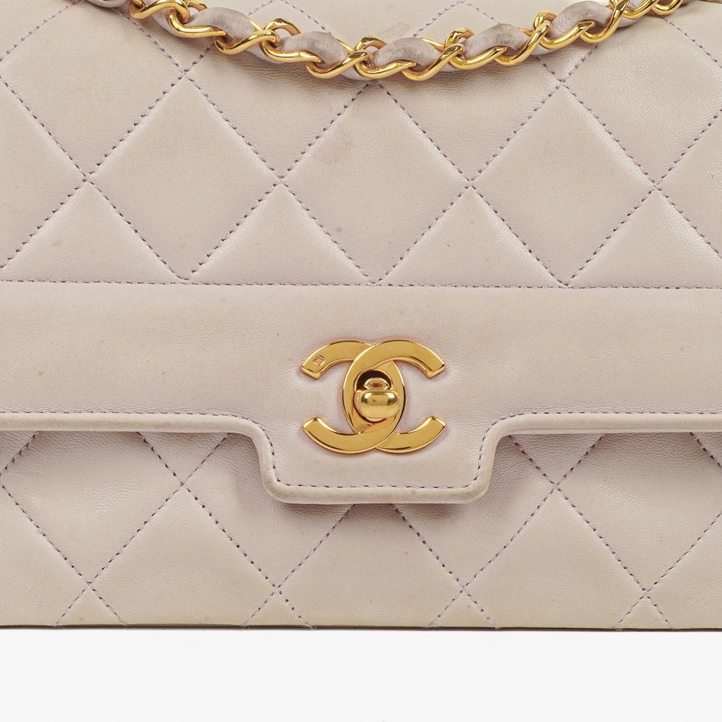Chanel Diana Vintage Medium Flap Tasche aus gestepptem Lammleder mit 24K vergoldeter Hardware
