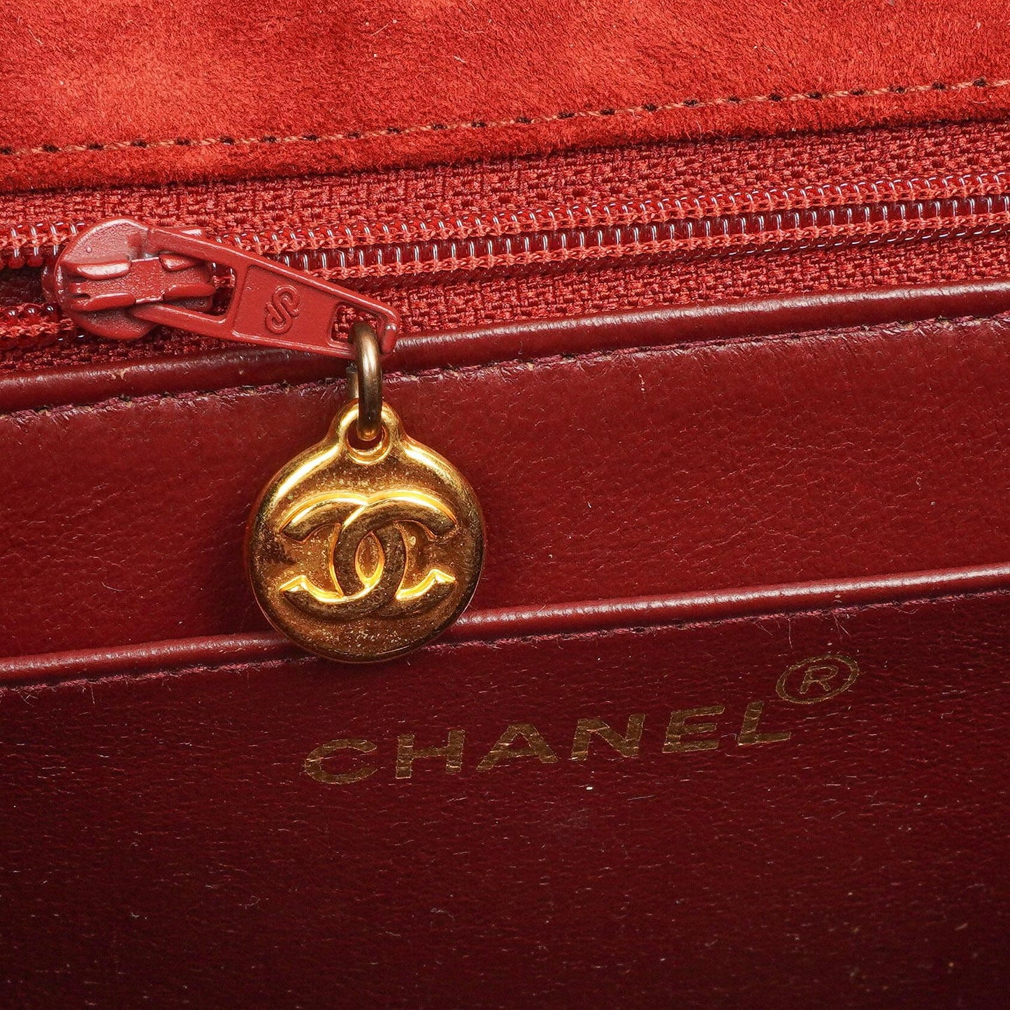 Chanel Diana Vertikale Gequiltete Single Flap Bag Weinrot Wildleder 24K Vergoldete Hardware
