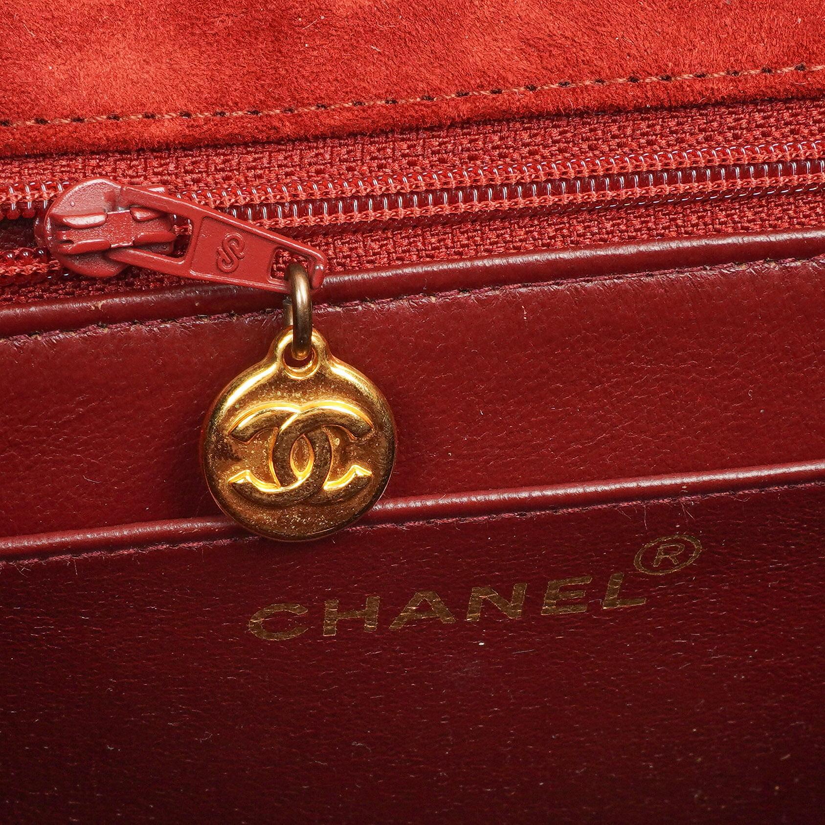 Chanel Diana Vertikale Gequiltete Single Flap Bag Weinrot Wildleder 24K Vergoldete Hardware