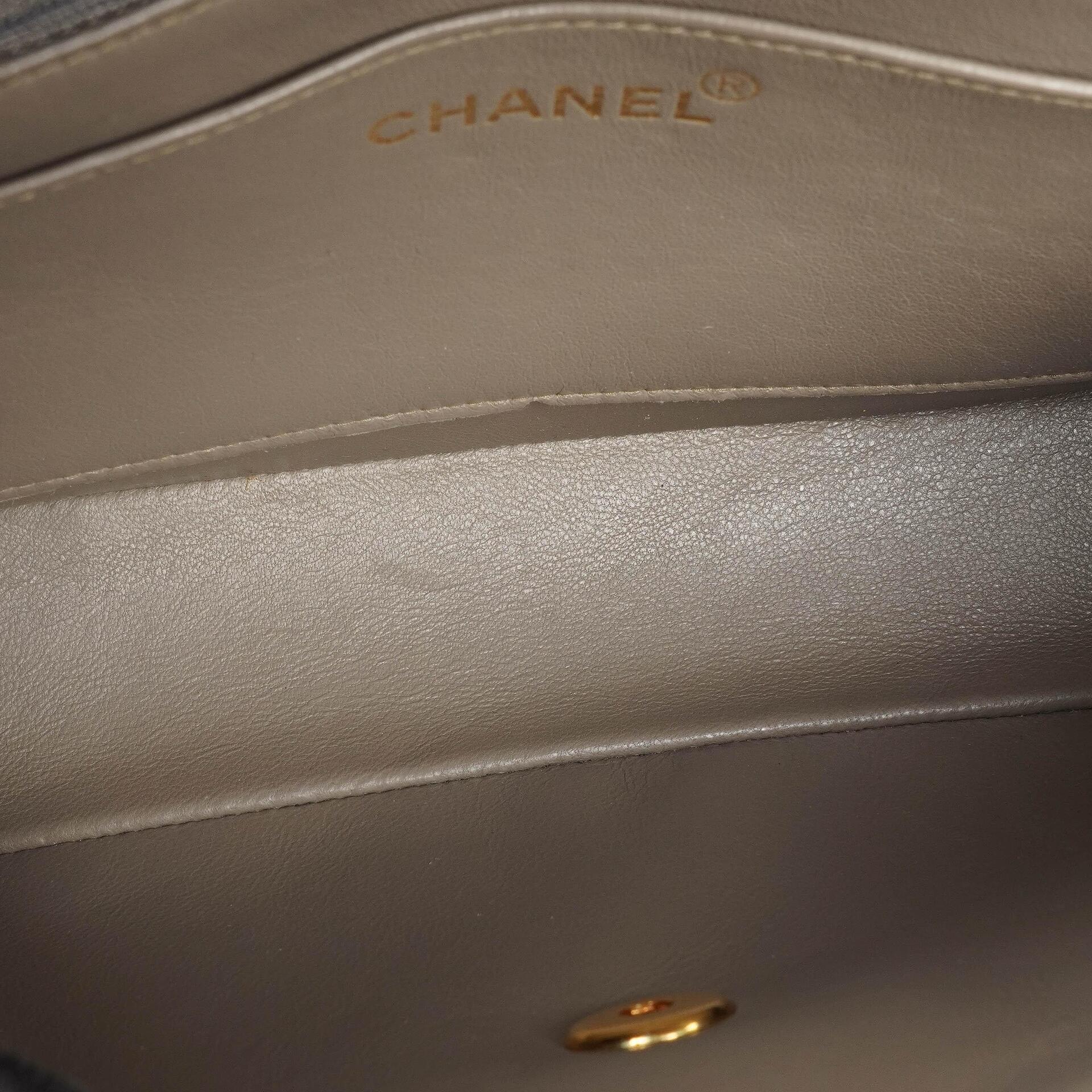 Chanel Diana Vertical Single Flap Bag, Gestepptes Leder, 24K Goldplattierte Hardware