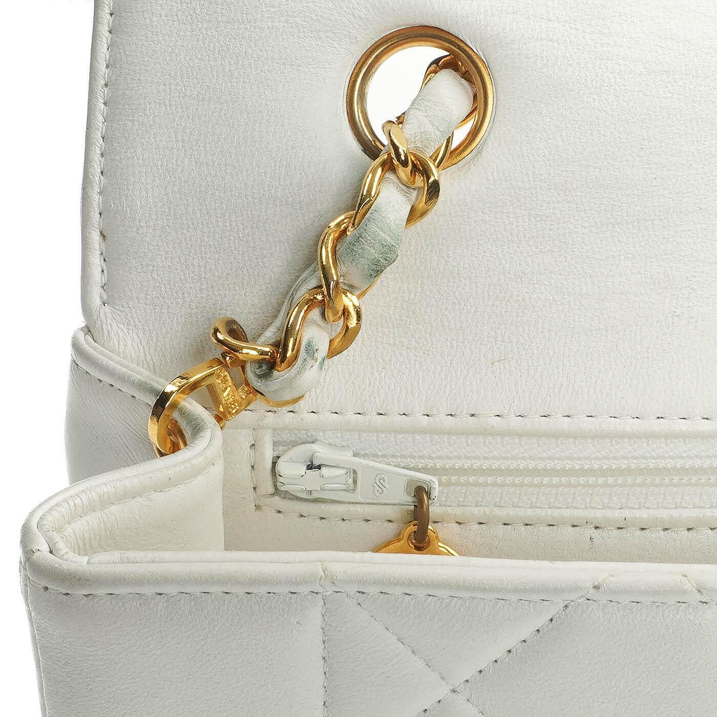 Chanel Diana Vintage Medium Flap Tasche aus weißem gestepptem Lammleder mit 24K vergoldeter Hardware