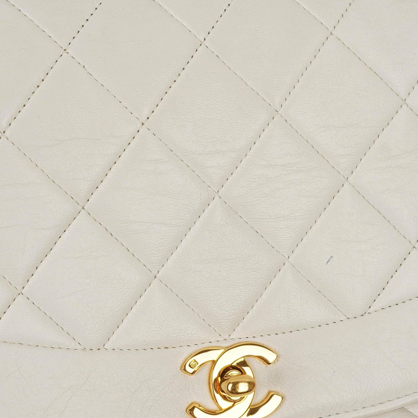 Chanel Diana Vintage Medium Flap Tasche aus weißem gestepptem Lammleder mit 24K vergoldeter Hardware
