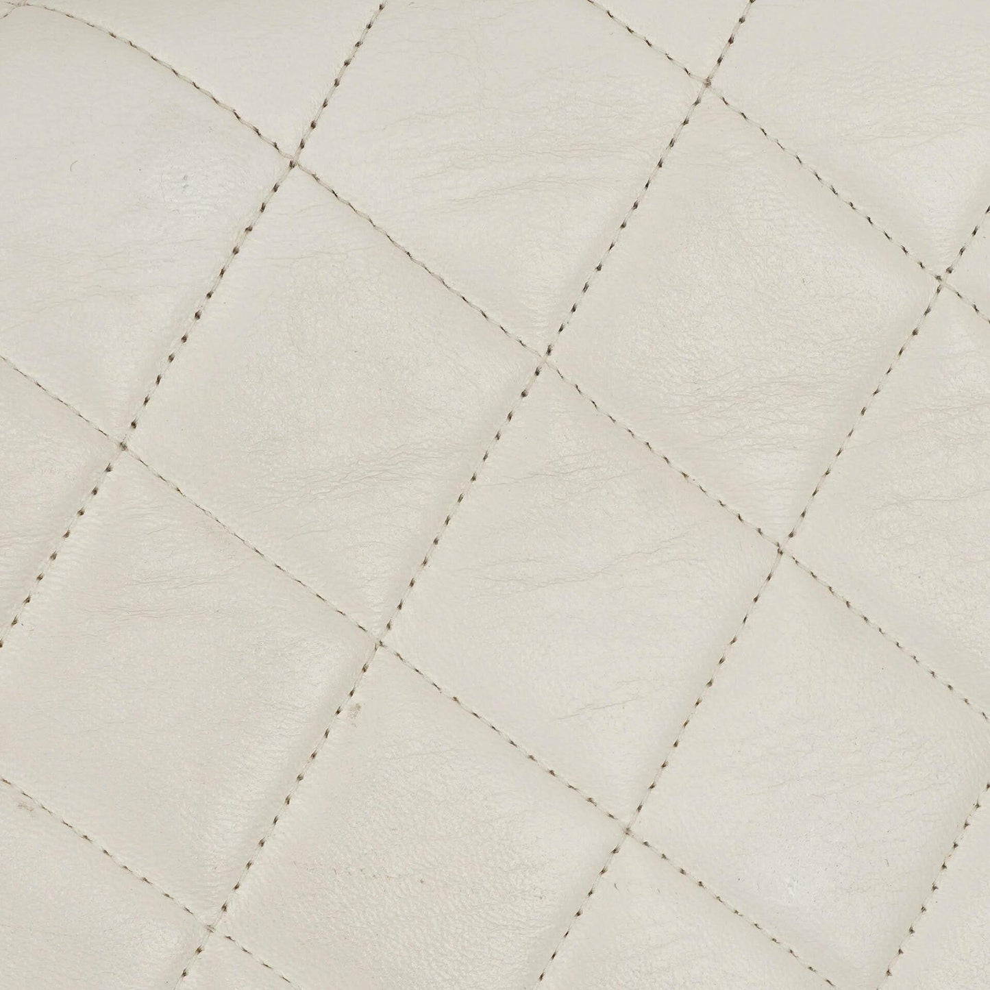 Chanel Diana Vintage Medium Flap Tasche aus weißem gestepptem Lammleder mit 24K vergoldeter Hardware