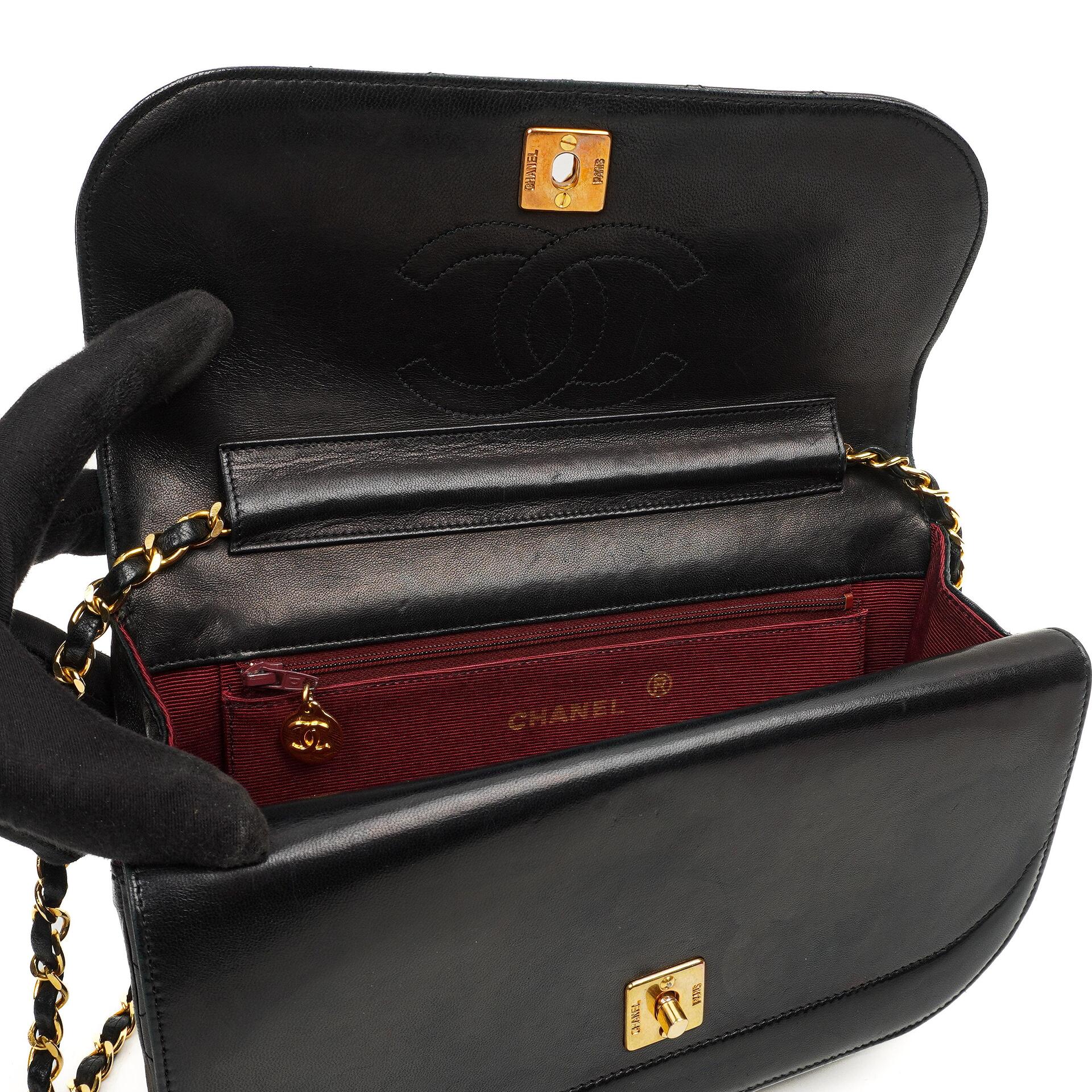 Chanel Double Flap Halbmond Schwarz Lammleder Mit 24K Vergoldeten Beschlägen