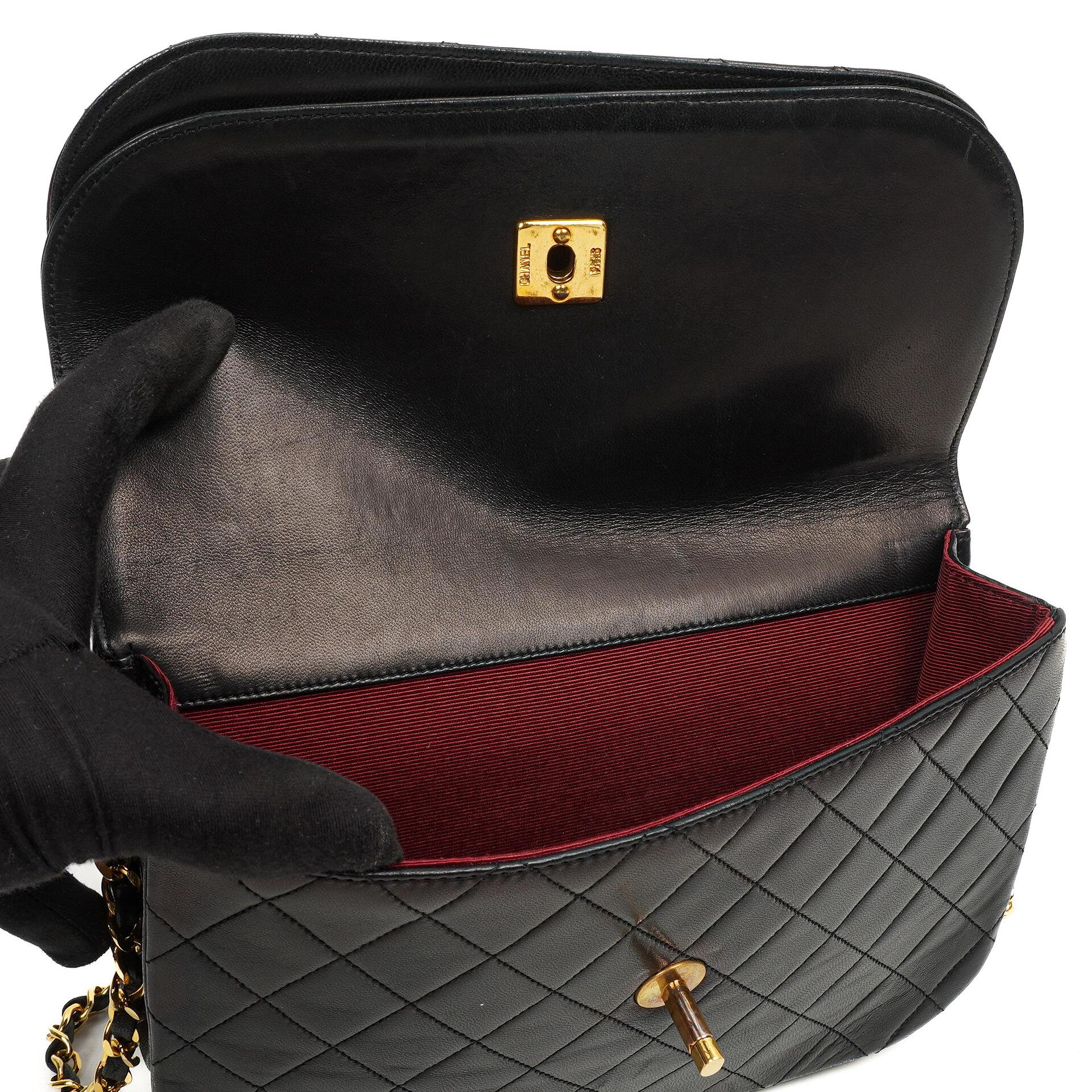 Chanel Double Flap Halbmond Schwarz Lammleder Mit 24K Vergoldeten Beschlägen