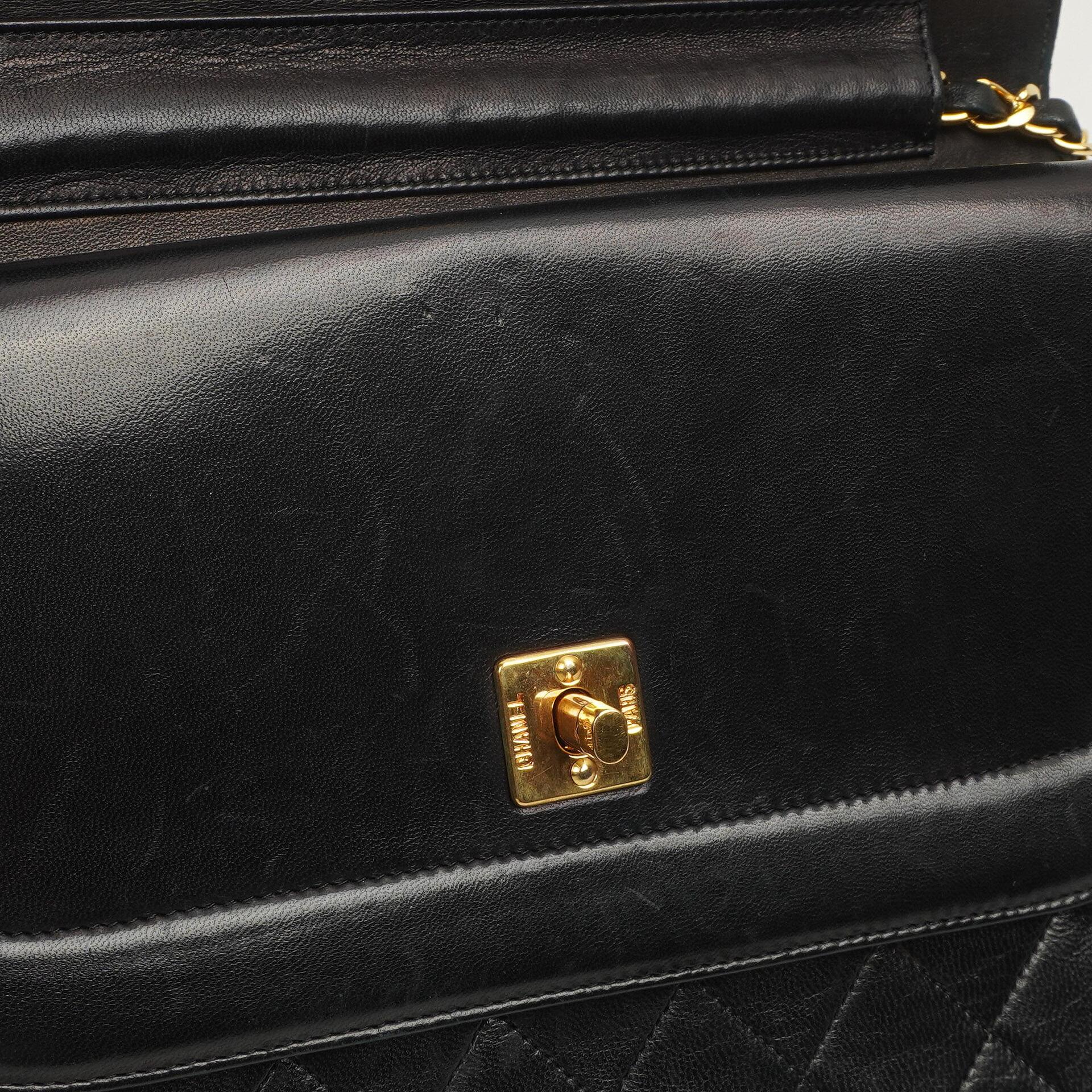 Chanel Double Flap Halbmond Schwarz Lammleder Mit 24K Vergoldeten Beschlägen