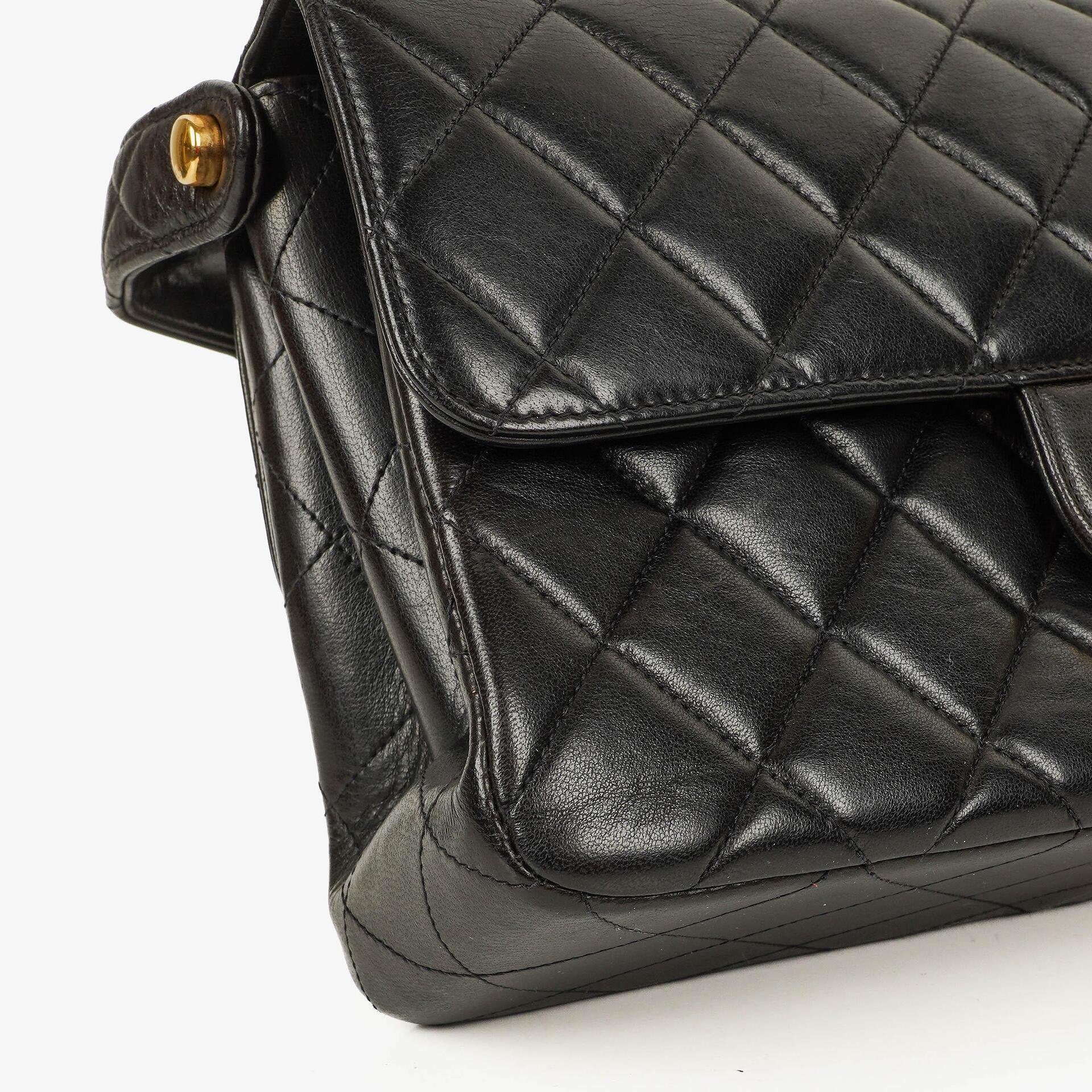 Chanel Wendedesign Clutch aus schwarzem Lammleder mit 24K-vergoldeten Beschlägen