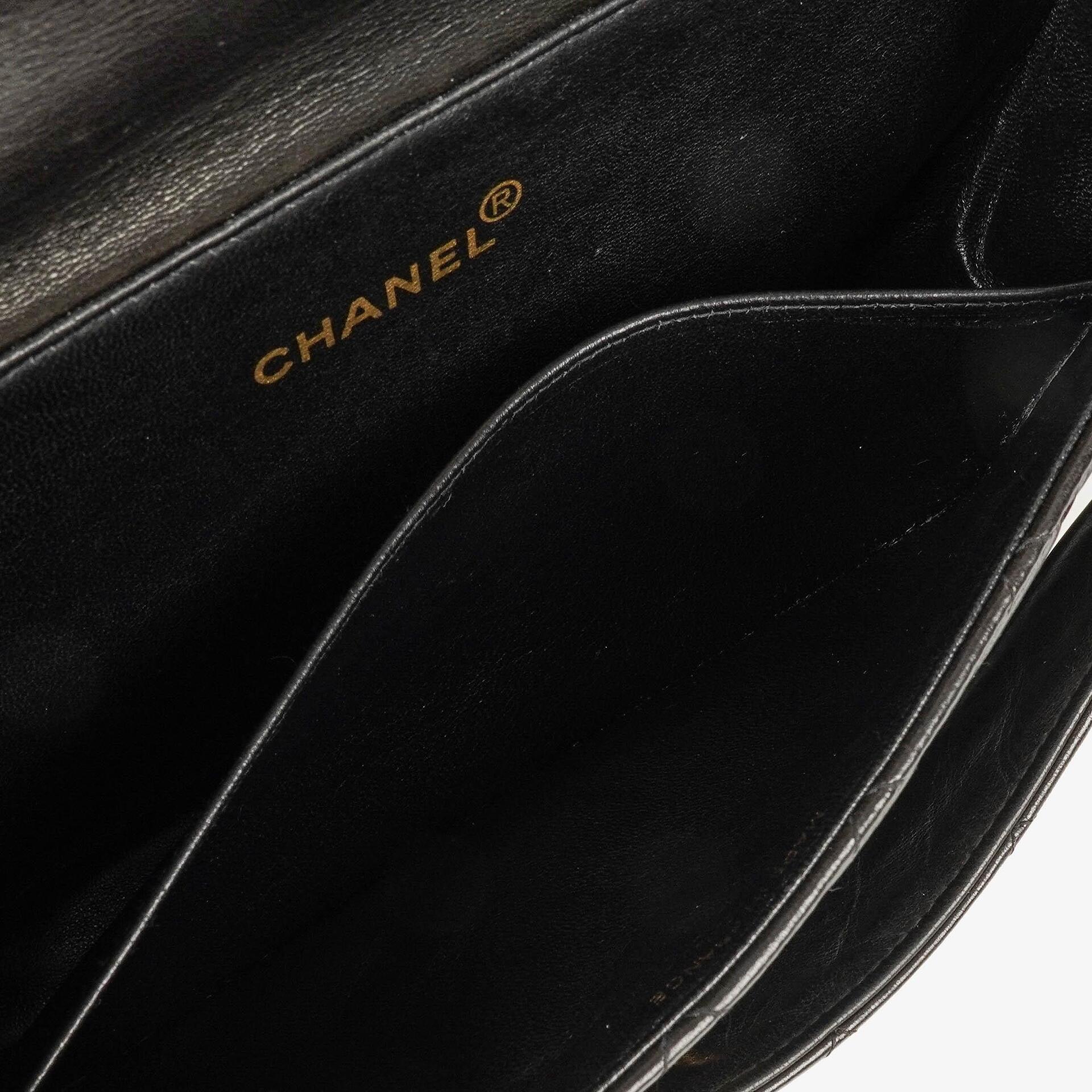 Chanel Wendedesign Clutch aus schwarzem Lammleder mit 24K-vergoldeten Beschlägen