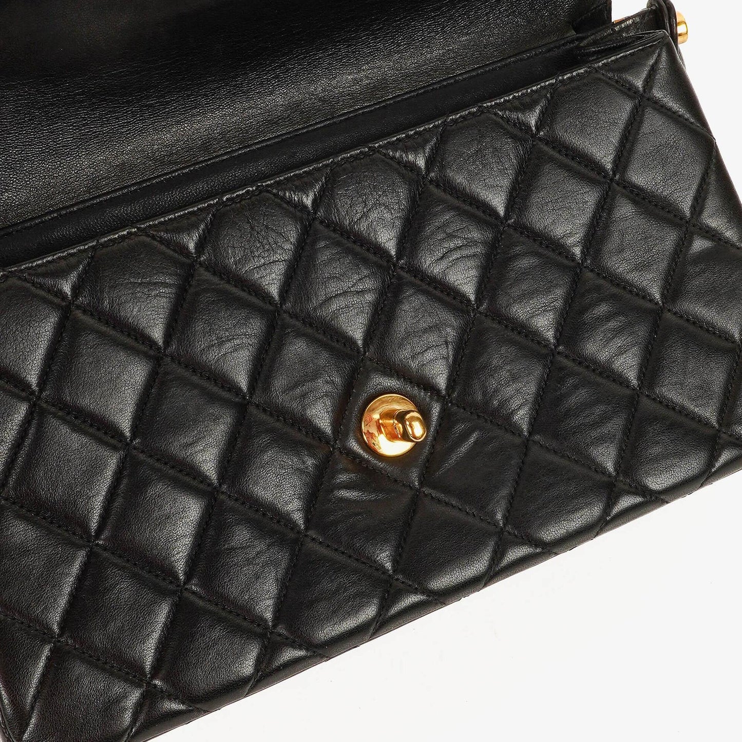 Chanel Wendedesign Clutch aus schwarzem Lammleder mit 24K-vergoldeten Beschlägen