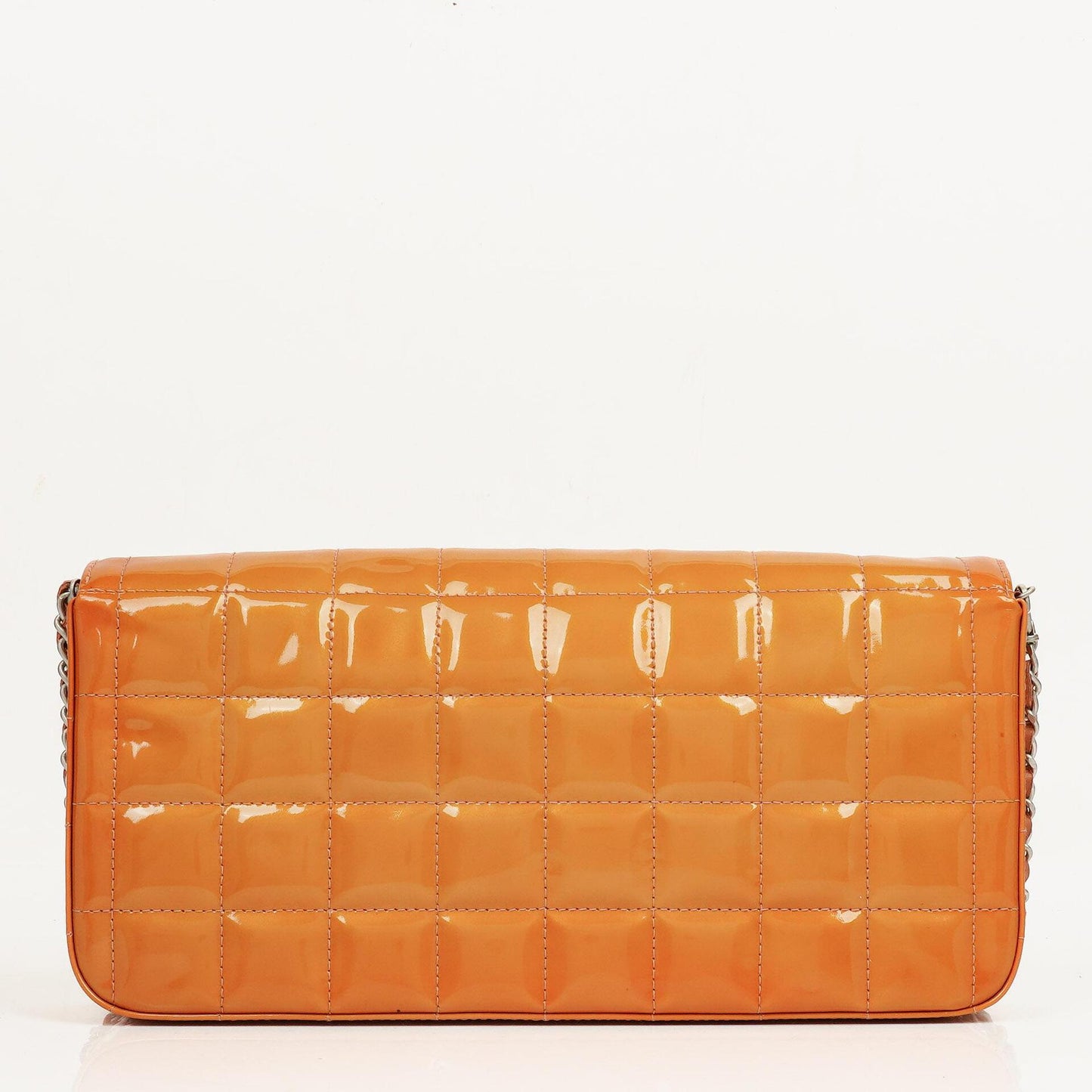 Chanel East West Chocolate Bar Flap Tasche aus Lackleder