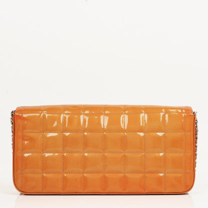 Chanel East West Chocolate Bar Flap Tasche aus Lackleder