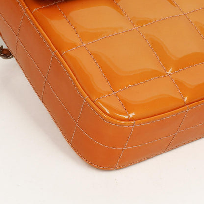 Chanel East West Chocolate Bar Flap Tasche aus Lackleder