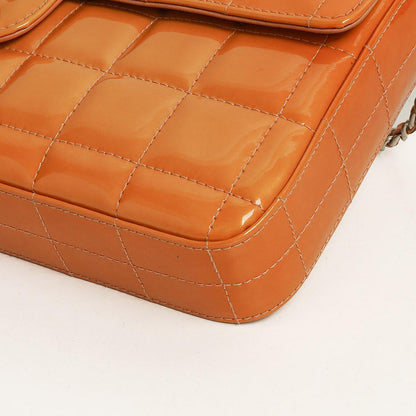 Chanel East West Chocolate Bar Flap Tasche aus Lackleder
