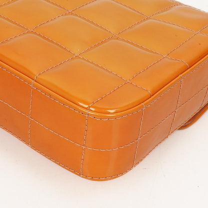 Chanel East West Chocolate Bar Flap Tasche aus Lackleder