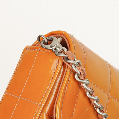 Chanel East West Chocolate Bar Flap Tasche aus Lackleder