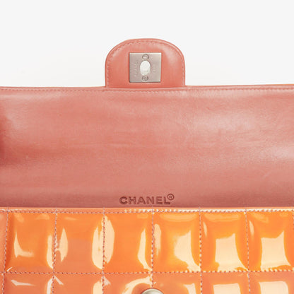 Chanel East West Chocolate Bar Flap Tasche aus Lackleder